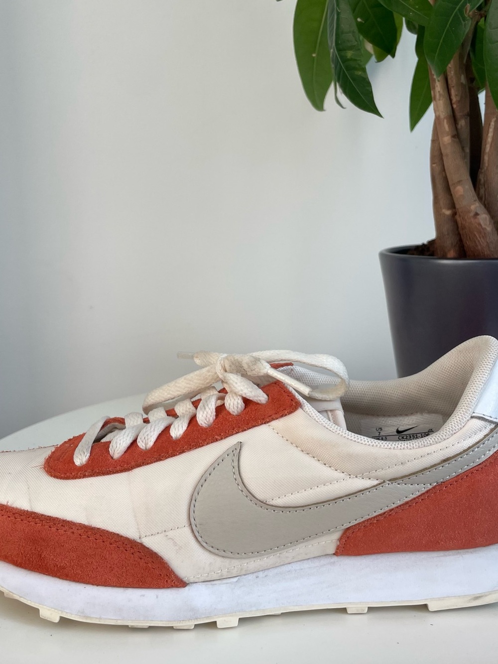 Women Size 7 Nike Daybreak Pale Ivory Desert Sand Shoes